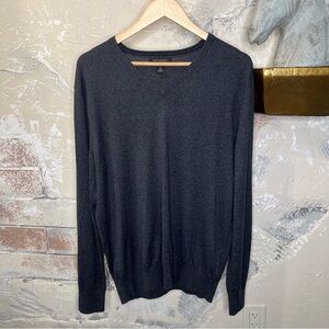 Banana Republic Luxury Blend L cotton silk cashmere dark grey sweater V neck